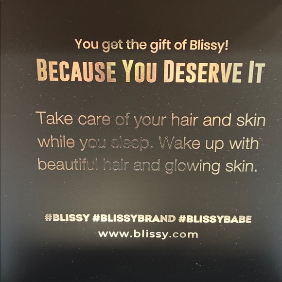 Blissy Luxurious Champagne Sleep set - Picture 2 of 3